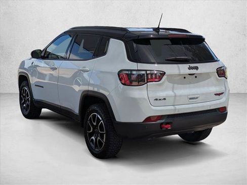 Used 2025 Jeep Compass Trailhawk AWD/4WD image 7