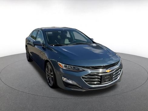 Used 2024 Chevrolet Malibu LT image 3