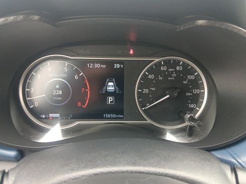 Certified 2025 Nissan Versa SV w/ Trunk Package image 22