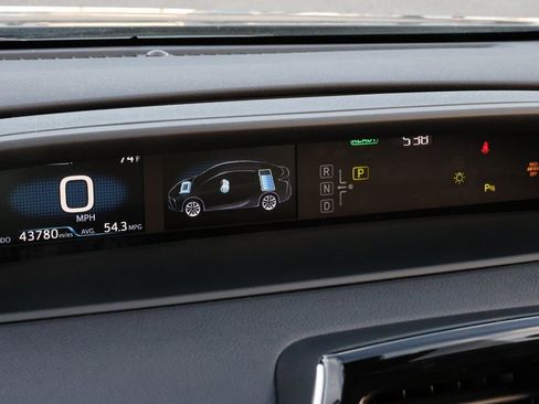 Certified 2022 Toyota Prius XLE w/ Advanced Technology Package image 32