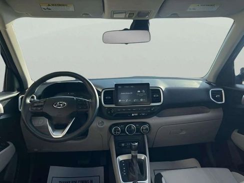 Used 2025 Hyundai Venue SEL image 11
