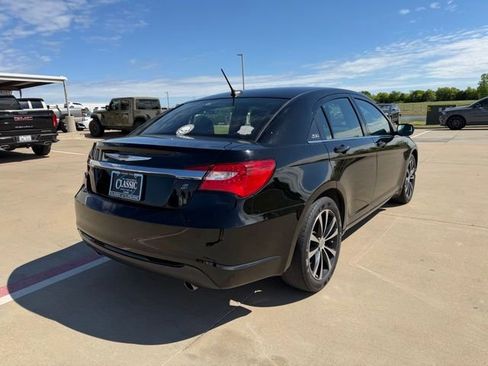 Used 2012 Chrysler 200 Touring image 3