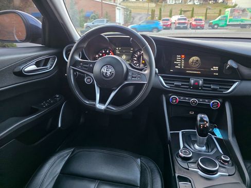 Used 2018 Alfa Romeo Giulia AWD image 19