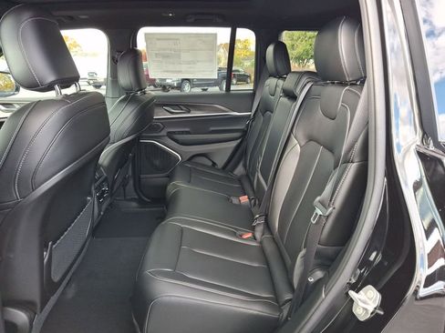 New 2025 Jeep Grand Cherokee Limited w/ Black Appearance Package image 11