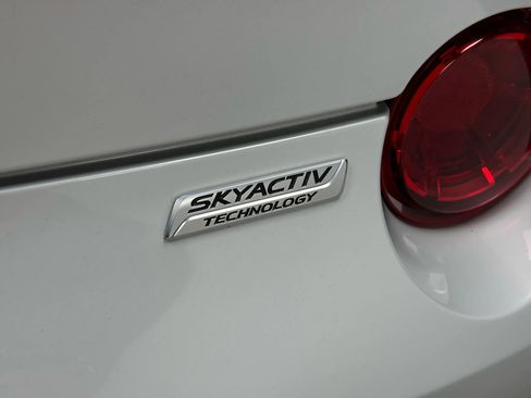 Used 2016 MAZDA MX-5 Miata Club image 11