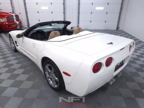 Used 2001 Chevrolet Corvette Coupe w/ Preferred Equipment Group2 RWD image 17
