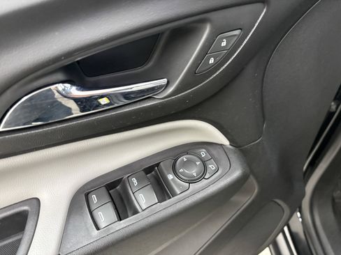 Used 2018 Chevrolet Equinox LS AWD/4WD image 23