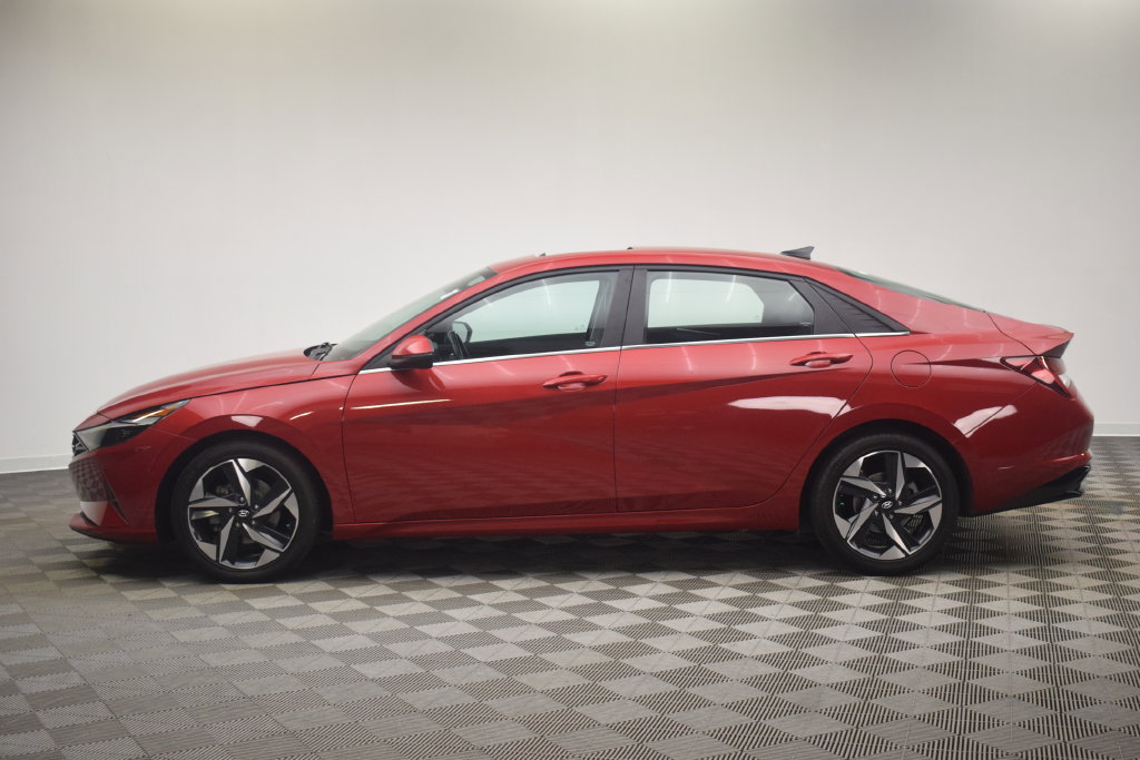 Used 2023 Hyundai Elantra Limited w/ Cargo Package FWD image 9