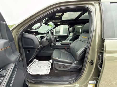 Used 2025 Ford Expedition Tremor AWD/4WD image 32