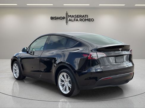 Used 2023 Tesla Model Y 2WD image 6