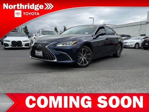 Used 2024 Lexus ES 300h w/ Premium Package FWD image 2