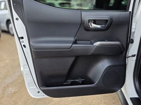 Used 2019 Toyota Tacoma TRD Sport image 21