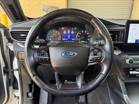 Used 2020 Ford Explorer XLT w/ Equipment Group 202A AWD/4WD image 14