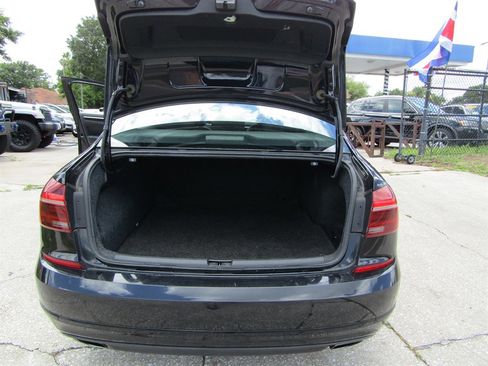 Used 2018 Volkswagen Passat 3.6 FWD image 9