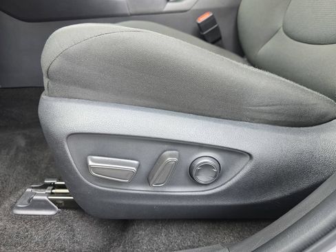 Certified 2025 Toyota RAV4 XLE AWD/4WD image 31