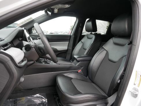 Certified 2024 Jeep Compass Latitude image 34