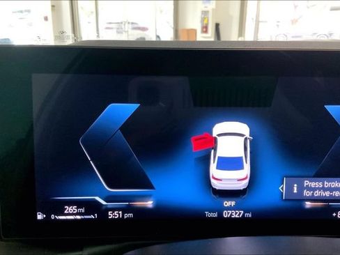 Certified 2023 BMW 330i Sedan w/ Convenience Package RWD image 9