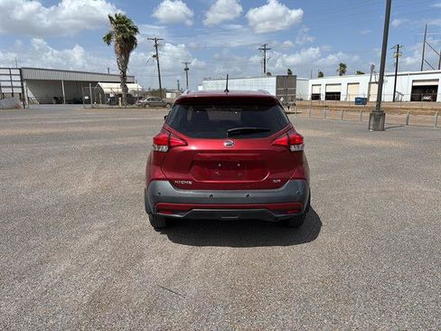 Used 2020 Nissan Kicks SR w/ SR Premium Package FWD image 6