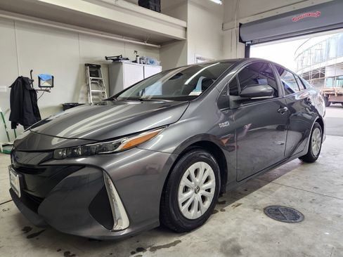Used 2021 Toyota Prius Prime Limited image 27