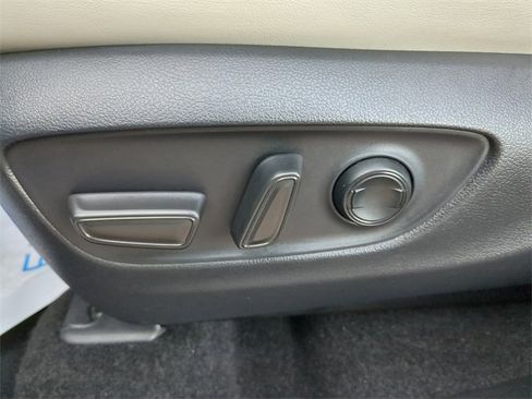 Used 2021 Toyota RAV4 Limited image 23