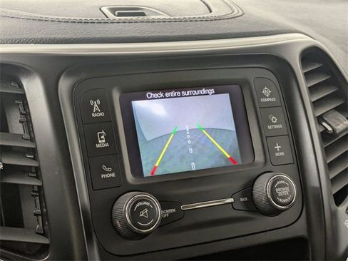 Certified 2016 Jeep Cherokee Sport image 22