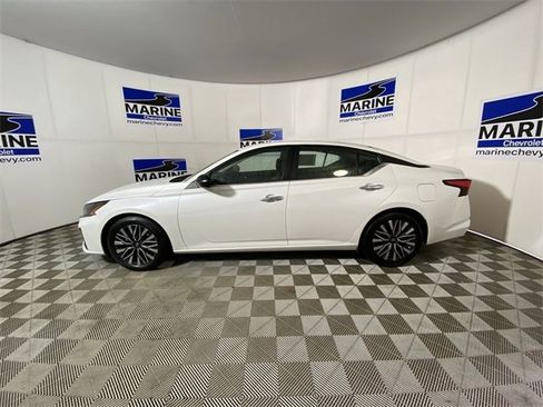 Used 2024 Nissan Altima 2.5 SV image 10