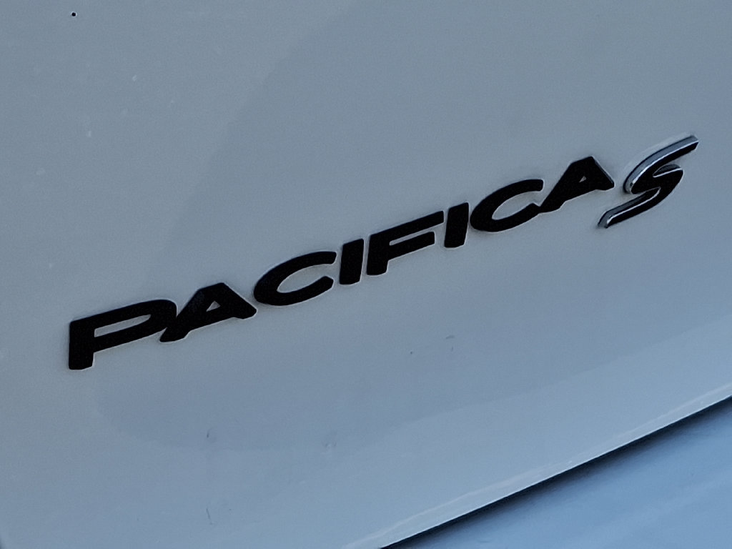 Used 2023 Chrysler Pacifica Limited w/ S Appearance Package FWD image 34