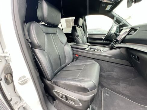 Used 2024 Jeep Wagoneer L Series III w/ Flexible Seating Group AWD/4WD image 28