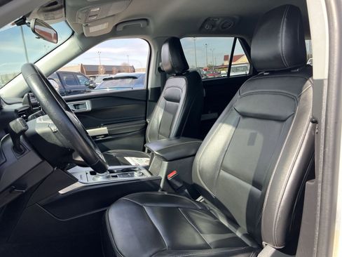 Used 2023 Ford Explorer XLT w/ Equipment Group 202A image 11