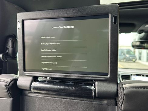 New 2026 Chrysler Pacifica Limited w/ Uconnect Theater Family Group image 17