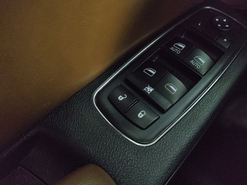 Used 2018 Chrysler 300 C w/ Sun, Sound & Nav Package image 27