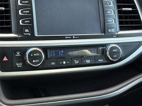Used 2014 Toyota Highlander Limited image 22