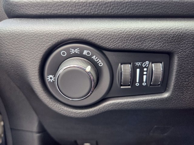 New 2027 Chrysler Pacifica Select FWD image 23