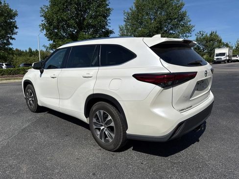 Used 2021 Toyota Highlander XLE FWD image 4