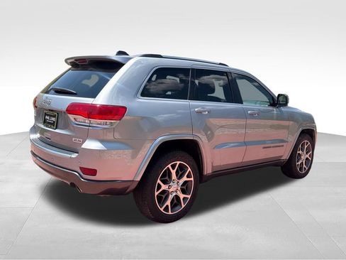 Used 2018 Jeep Grand Cherokee Limited AWD/4WD image 8