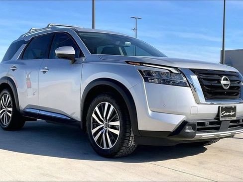 Used 2022 Nissan Pathfinder Platinum w/ Cargo Package image 13