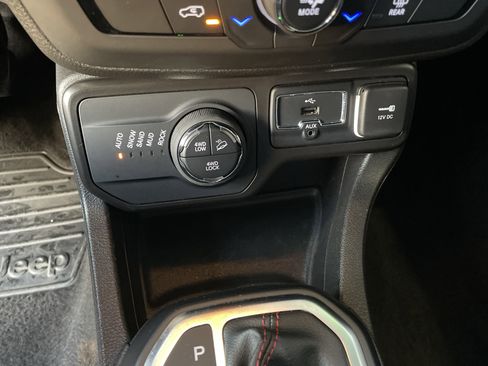 Used 2023 Jeep Renegade Trailhawk image 27