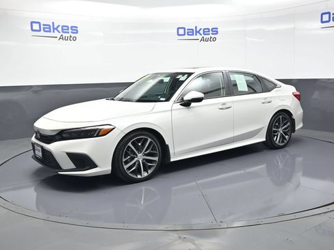 Used 2024 Honda Civic Touring image 5