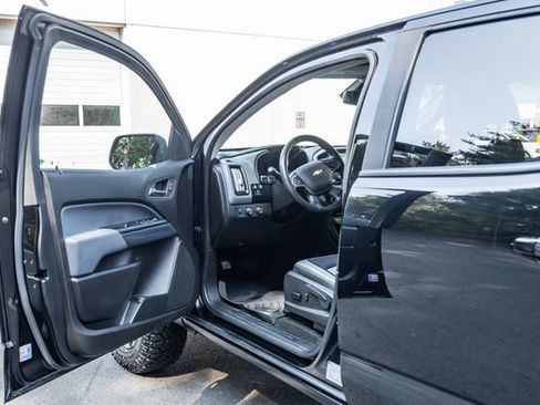 Used 2017 Chevrolet Colorado Z71 w/ Z71 Midnight Edition AWD/4WD image 23