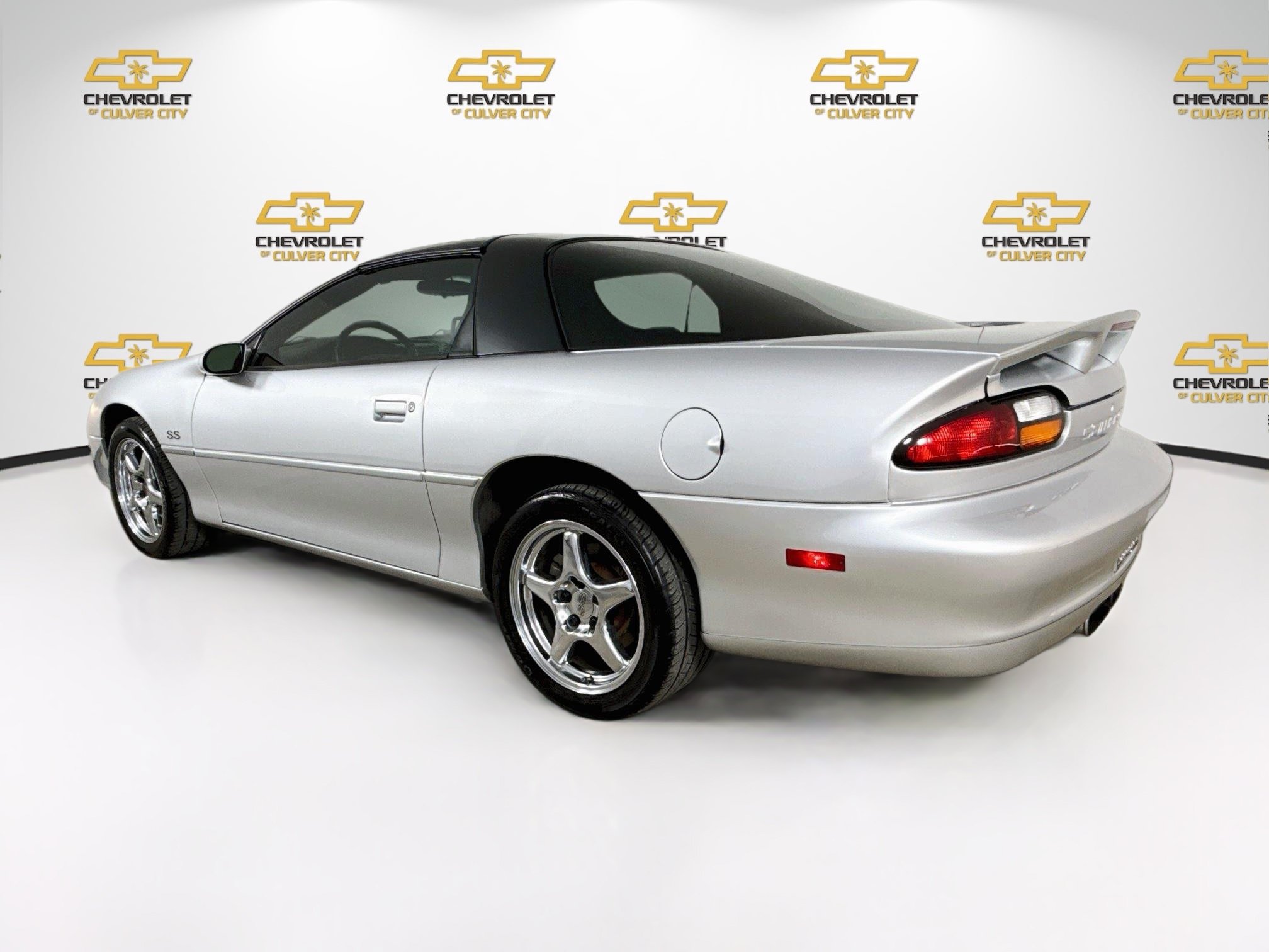 Used 2002 Chevrolet Camaro Z28 w/ SS Performance/Appearance Pkg RWD image 6