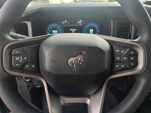 Used 2025 Ford Bronco Base image 24