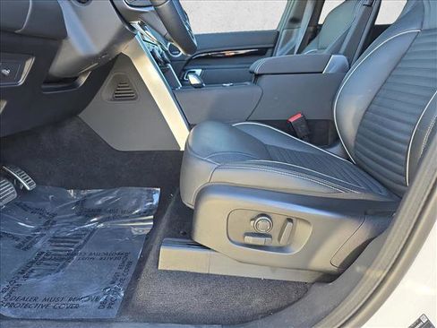 Certified 2023 Land Rover Discovery Metropolitan Edition image 28