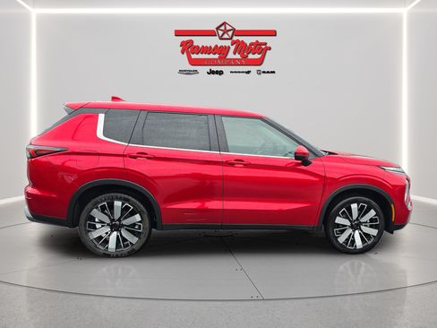 Used 2025 Mitsubishi Outlander SE AWD/4WD image 6