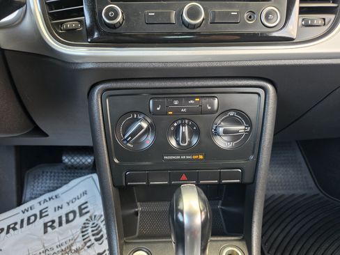 Used 2013 Volkswagen Beetle 2.5 FWD image 28
