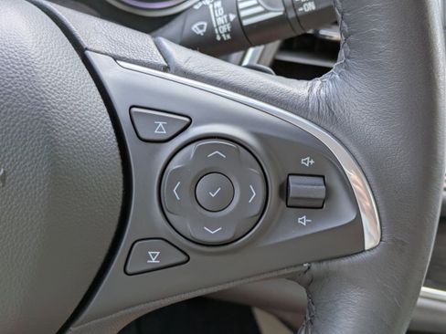Used 2021 Buick Enclave Essence FWD image 25