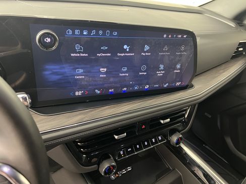 Used 2025 Chevrolet Suburban LT w/ Comfort Package image 30