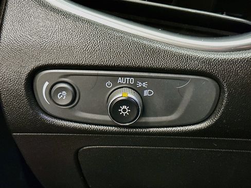 Used 2018 Chevrolet Malibu LT w/ Leather Package FWD image 17