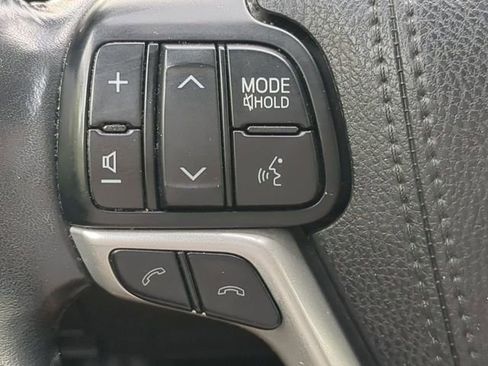 Used 2018 Toyota Highlander SE image 25