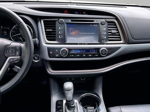 Used 2019 Toyota Highlander XLE FWD image 7