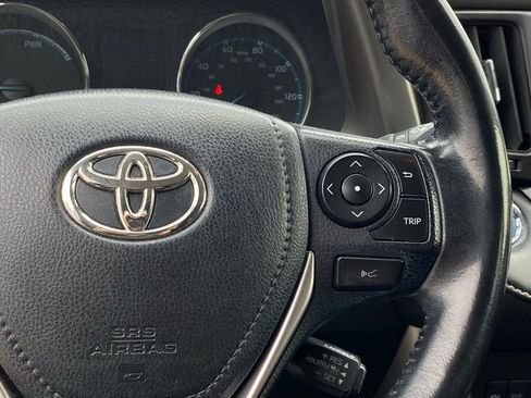 Used 2018 Toyota RAV4 XLE AWD/4WD image 15